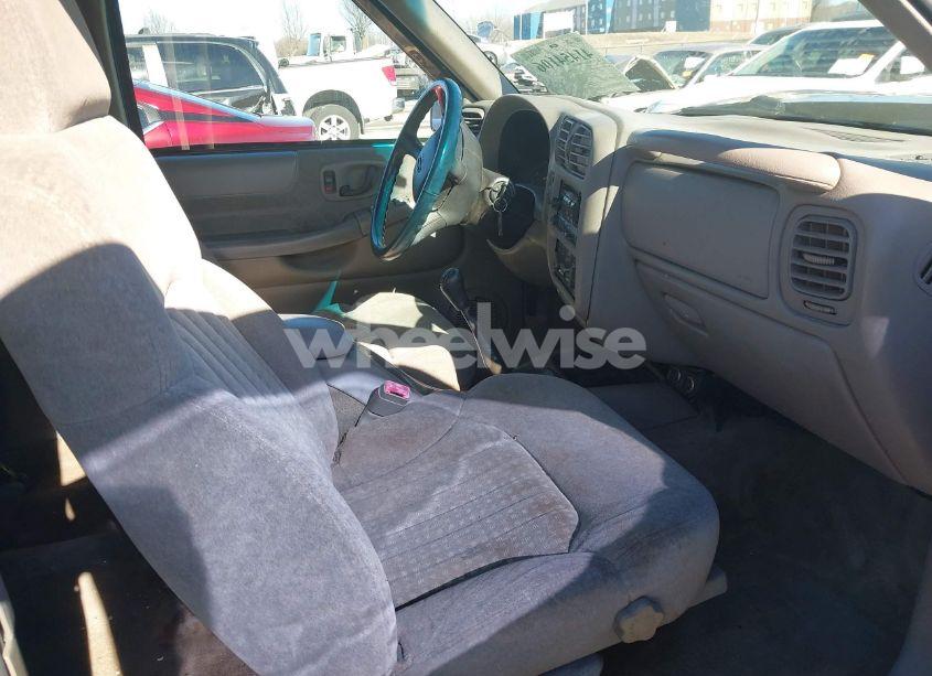 Photo 5 of 2000 Chevrolet Blazer LS (VIN 1GNCT18W1YK188988)