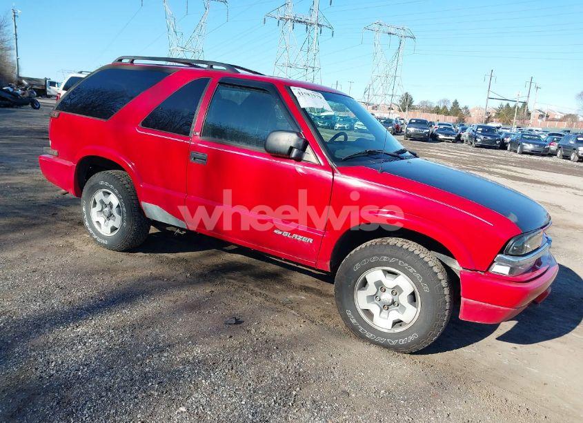 2001 Chevrolet Blazer LS (VIN 1GNCT18W31K250350) main photo