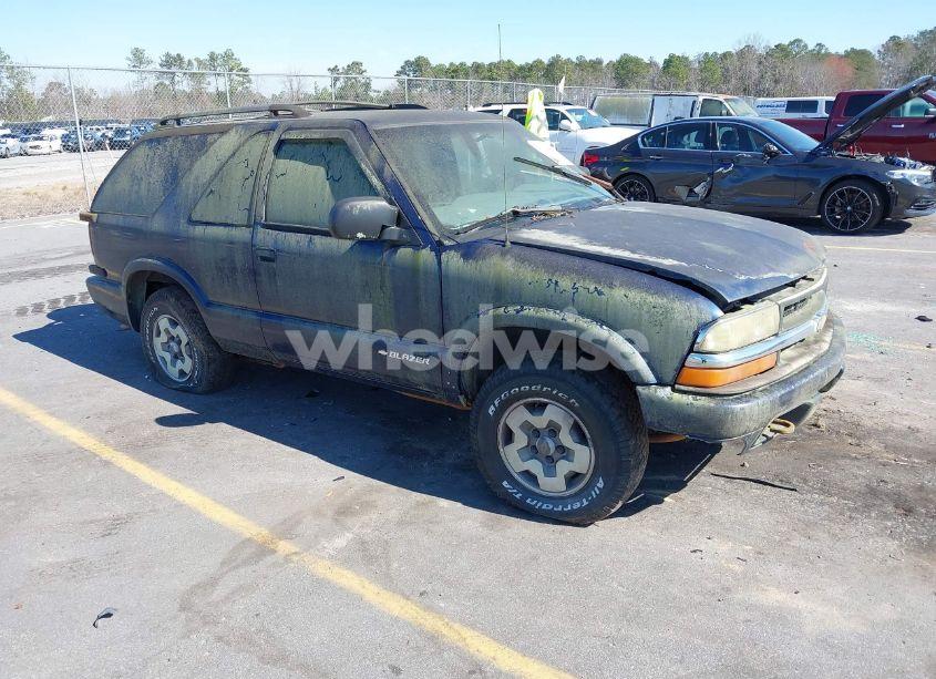 2002 Chevrolet Blazer LS (VIN 1GNCT18W32K170290) main photo