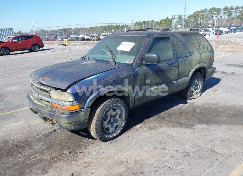 Photo 2 of 2002 Chevrolet Blazer LS (VIN 1GNCT18W32K170290)