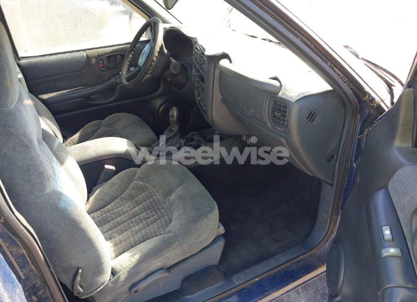 Photo 5 of 2002 Chevrolet Blazer LS (VIN 1GNCT18W32K170290)