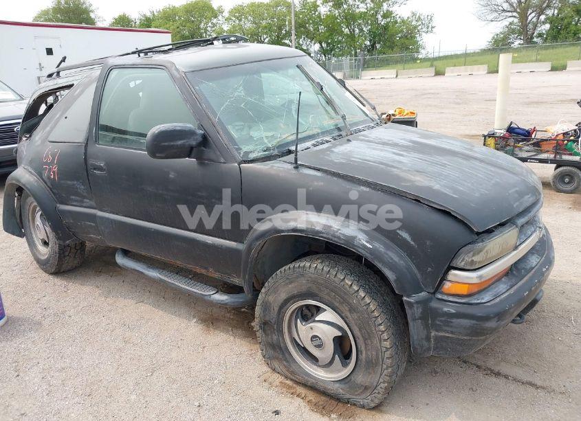2000 Chevrolet Blazer LS (VIN 1GNCT18W3YK249760) main photo