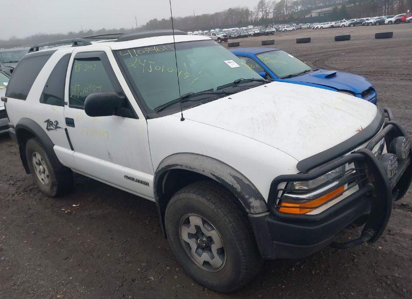 2001 Chevrolet Blazer LS (VIN 1GNCT18W41K136356) main photo