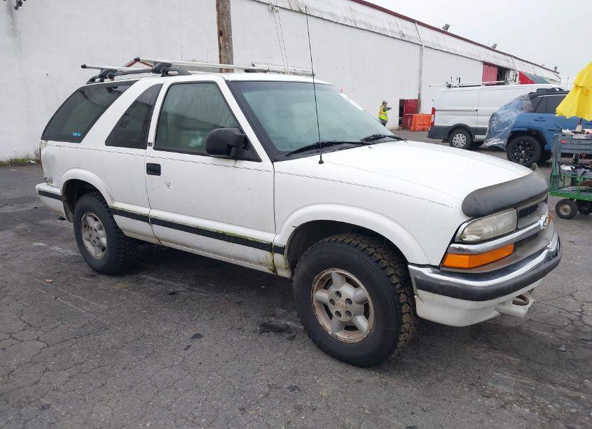 2000 Chevrolet Blazer LS (VIN 1GNCT18W6YK294336) main photo