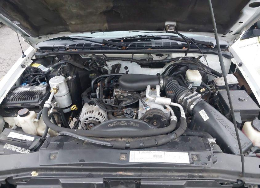 Photo 10 of 2000 Chevrolet Blazer LS (VIN 1GNCT18W6YK294336)