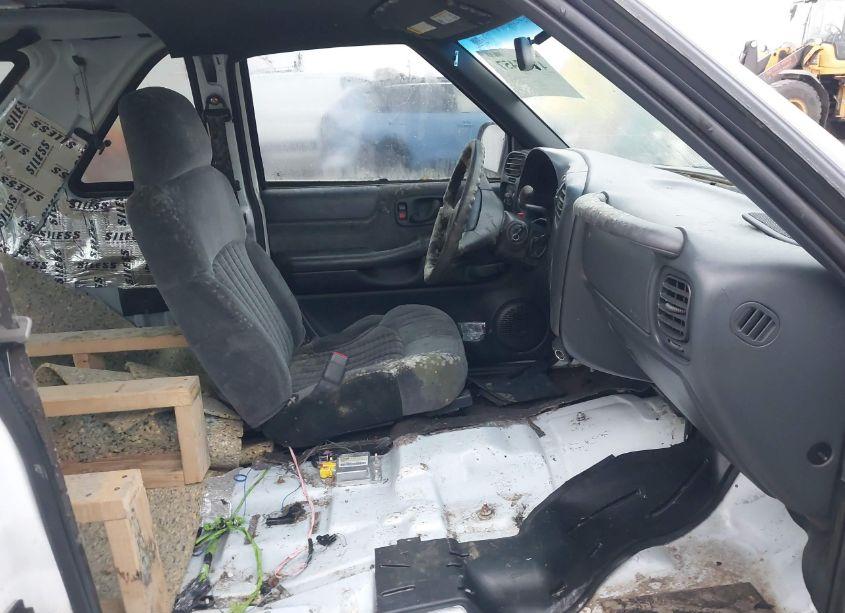 Photo 5 of 2000 Chevrolet Blazer LS (VIN 1GNCT18W6YK294336)