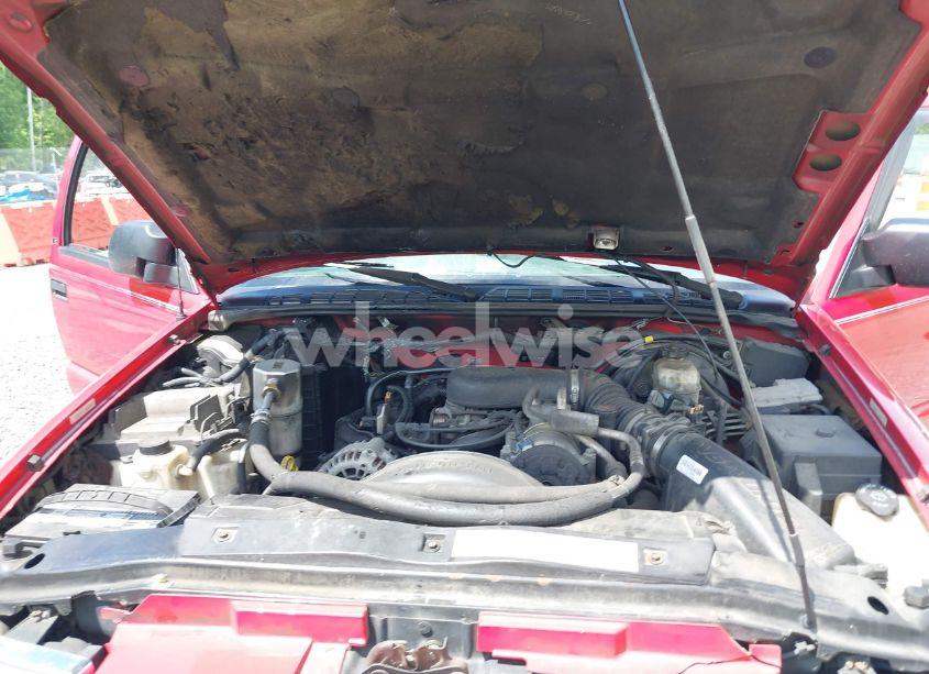 Photo 10 of 2001 Chevrolet Blazer LS (VIN 1GNCT18W71K113153)