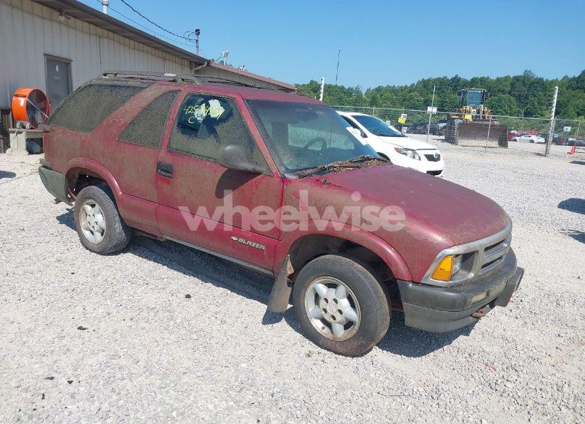 1997 Chevrolet Blazer LS (VIN 1GNCT18W7VK136406) main photo