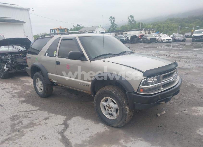 2000 Chevrolet Blazer LS (VIN 1GNCT18W7YK161195) main photo