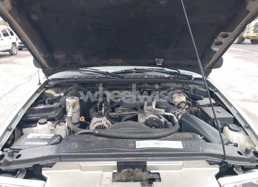 Photo 10 of 2000 Chevrolet Blazer LS (VIN 1GNCT18W7YK161195)