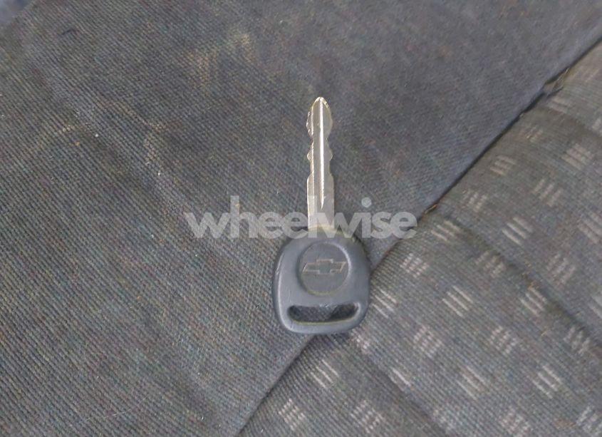 Photo 11 of 2000 Chevrolet Blazer LS (VIN 1GNCT18W7YK161195)