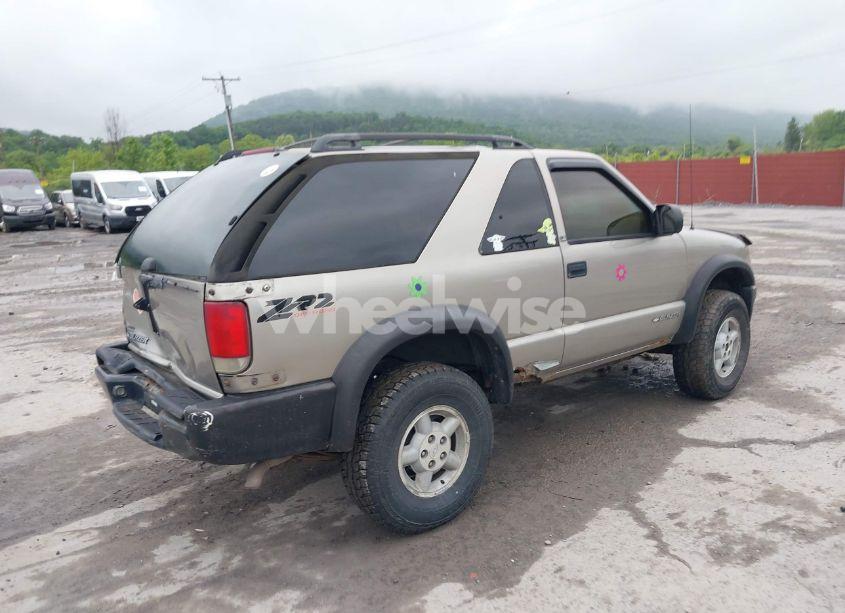 Photo 4 of 2000 Chevrolet Blazer LS (VIN 1GNCT18W7YK161195)