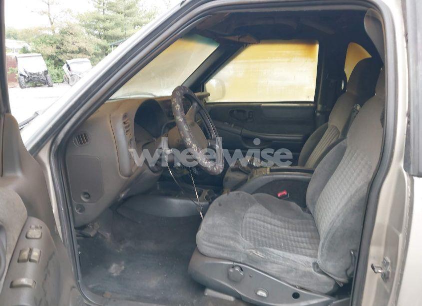 Photo 5 of 2000 Chevrolet Blazer LS (VIN 1GNCT18W7YK161195)