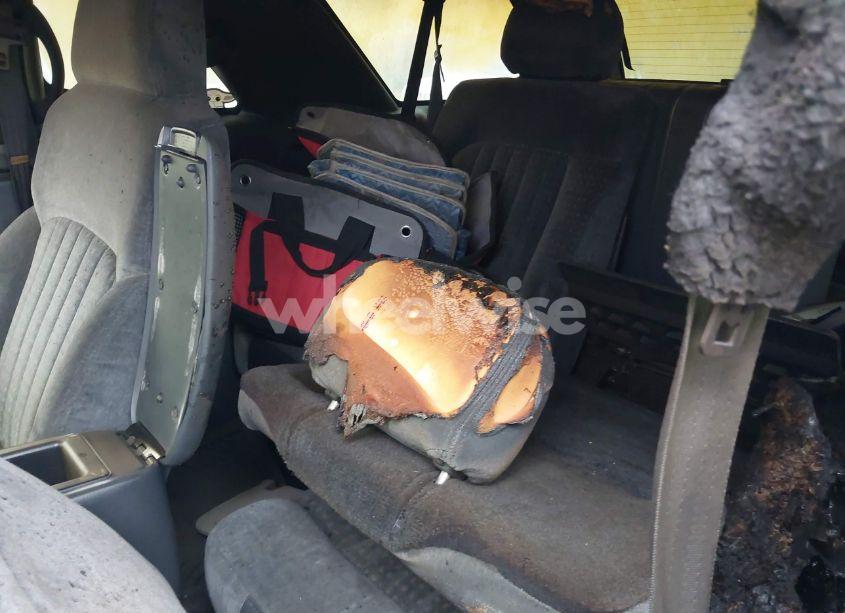 Photo 8 of 2000 Chevrolet Blazer LS (VIN 1GNCT18W7YK161195)