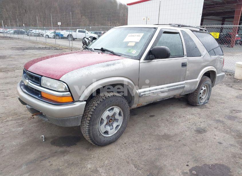 Photo 2 of 2000 Chevrolet Blazer LS (VIN 1GNCT18W7YK252323)