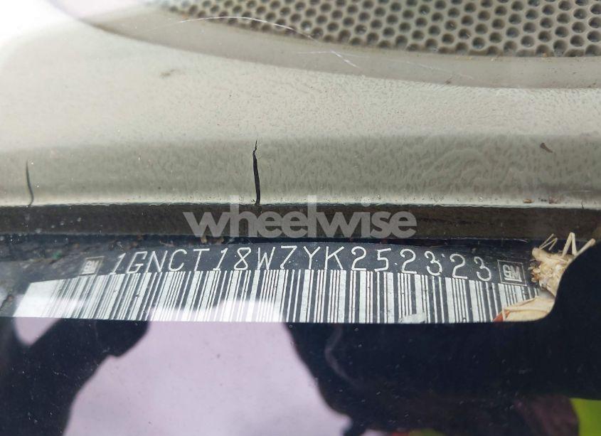 Photo 9 of 2000 Chevrolet Blazer LS (VIN 1GNCT18W7YK252323)