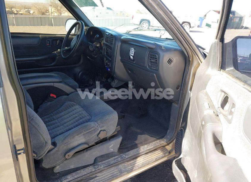 Photo 5 of 2000 Chevrolet Blazer LS (VIN 1GNCT18W7YK298489)