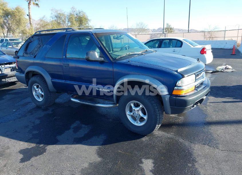 1998 Chevrolet Blazer LS (VIN 1GNCT18W8WK239805) main photo