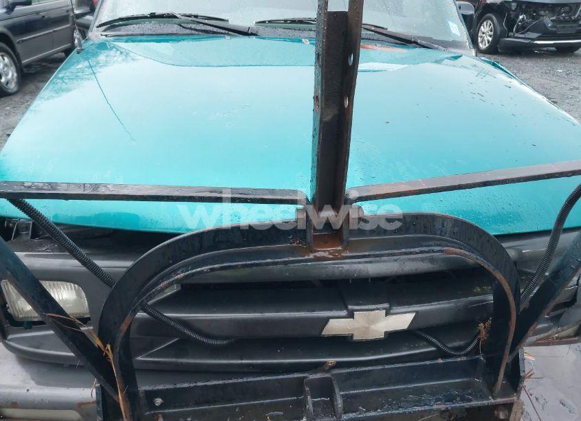 Photo 10 of 1996 Chevrolet Blazer (VIN 1GNCT18WXTK143881)