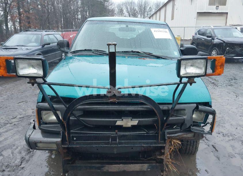 Photo 12 of 1996 Chevrolet Blazer (VIN 1GNCT18WXTK143881)