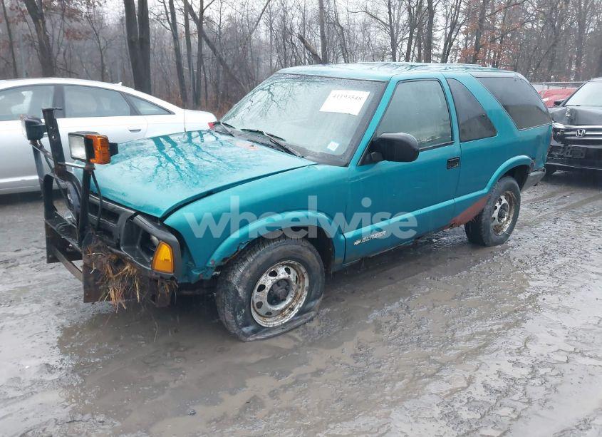 Photo 2 of 1996 Chevrolet Blazer (VIN 1GNCT18WXTK143881)