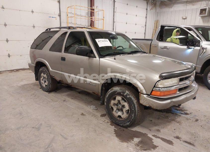 2004 Chevrolet Blazer LS (VIN 1GNCT18X64K126098) main photo