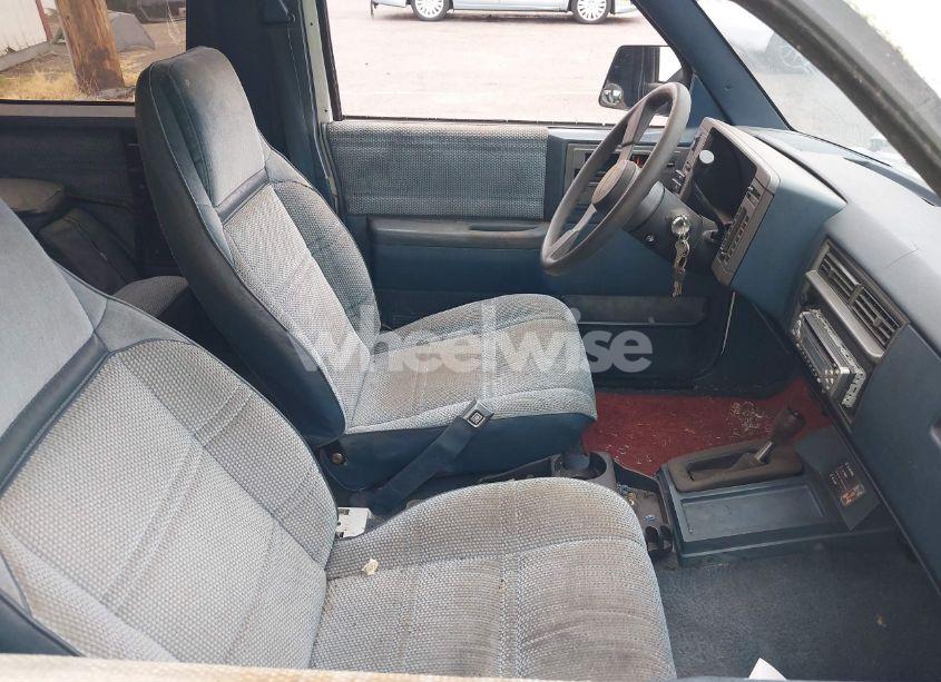 Photo 5 of 1990 Chevrolet Blazer S10 (VIN 1GNCT18Z1L8103924)