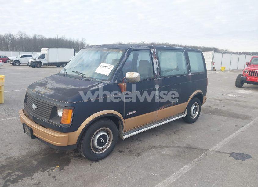 Photo 2 of 1987 Chevrolet Astro (VIN 1GNDM15Z2HB186277)