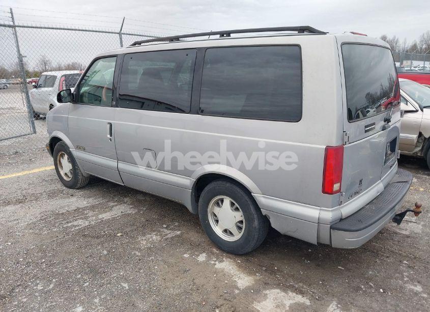Photo 3 of 2000 Chevrolet Astro (VIN 1GNDM19W0YB169848)