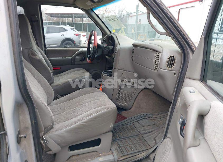 Photo 5 of 2000 Chevrolet Astro (VIN 1GNDM19W0YB169848)