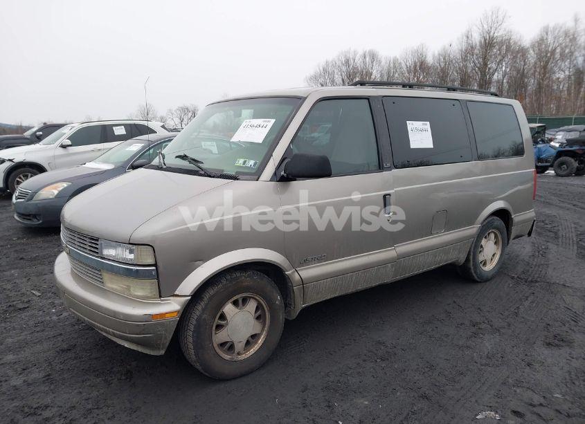 Photo 2 of 2001 Chevrolet Astro LS (VIN 1GNDM19W21B150272)