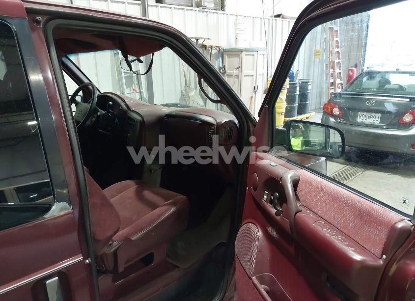 Photo 5 of 1996 Chevrolet Astro (VIN 1GNDM19W3TB127991)