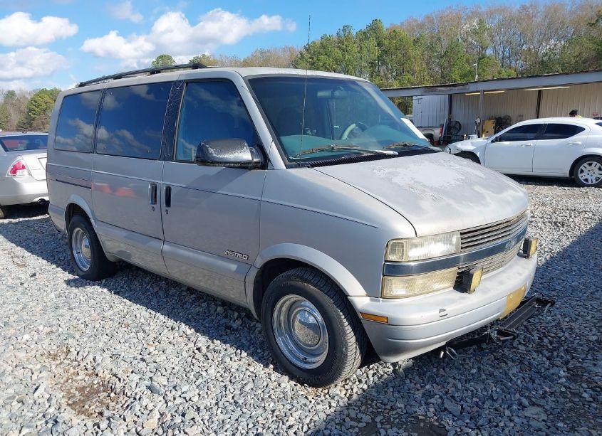 1999 Chevrolet Astro (VIN 1GNDM19W4XB197179) main photo