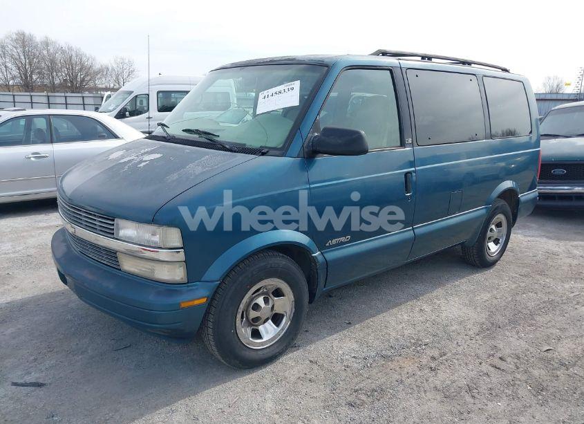 Photo 2 of 2001 Chevrolet Astro LS (VIN 1GNDM19W51B112566)