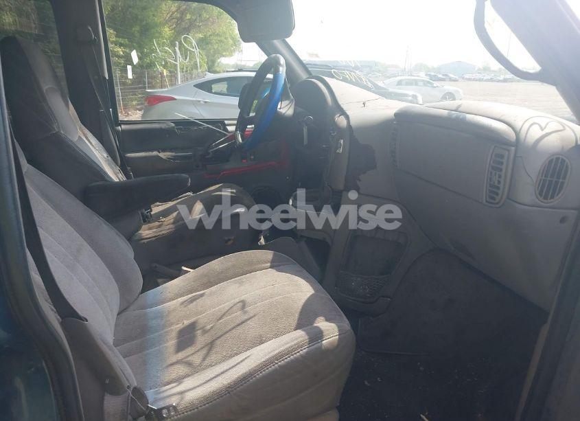 Photo 5 of 2000 Chevrolet Astro (VIN 1GNDM19W6YB120816)
