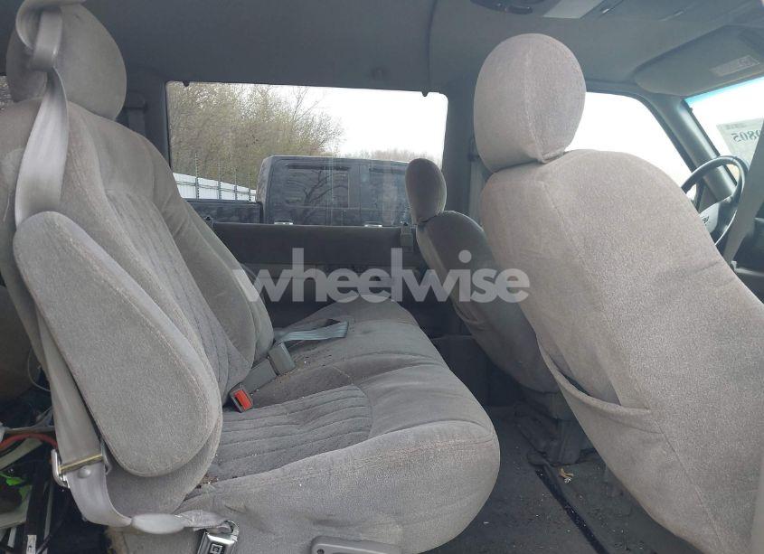 Photo 8 of 2000 Chevrolet Astro (VIN 1GNDM19W7YB131291)
