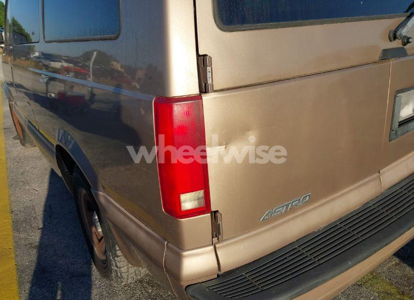 Photo 12 of 2001 Chevrolet Astro LS (VIN 1GNDM19W81B153063)