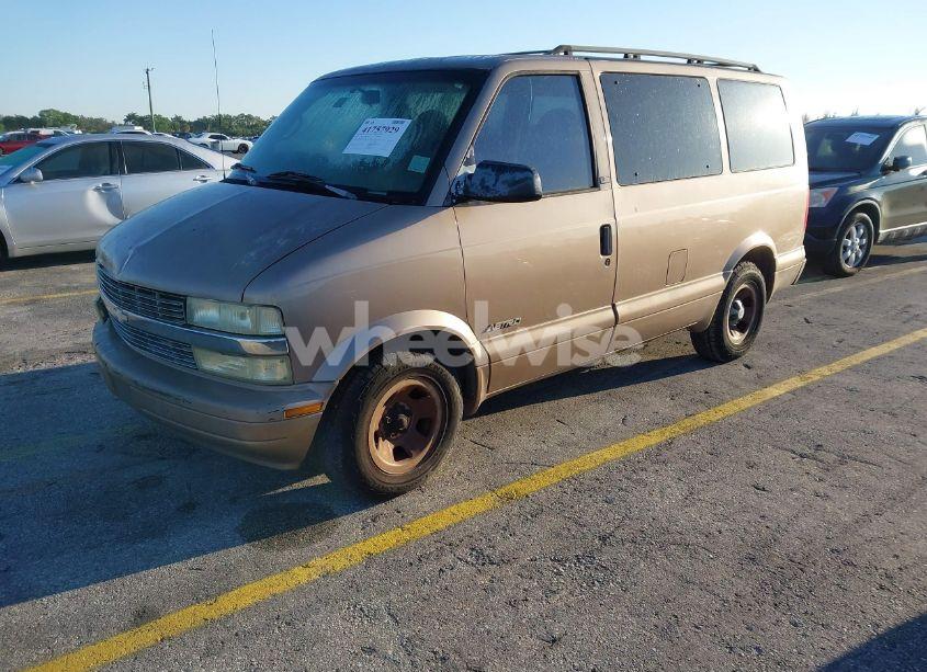 Photo 2 of 2001 Chevrolet Astro LS (VIN 1GNDM19W81B153063)