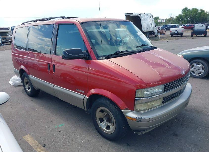 2001 Chevrolet Astro LS (VIN 1GNDM19W81B155461) main photo