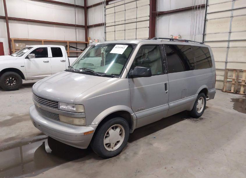 Photo 2 of 2000 Chevrolet Astro (VIN 1GNDM19W8YB111065)