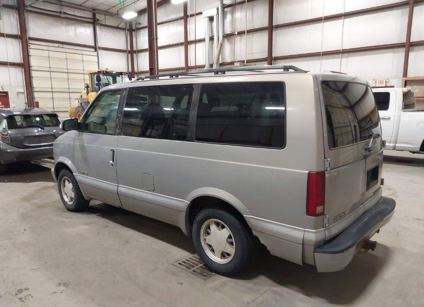Photo 3 of 2000 Chevrolet Astro (VIN 1GNDM19W8YB111065)