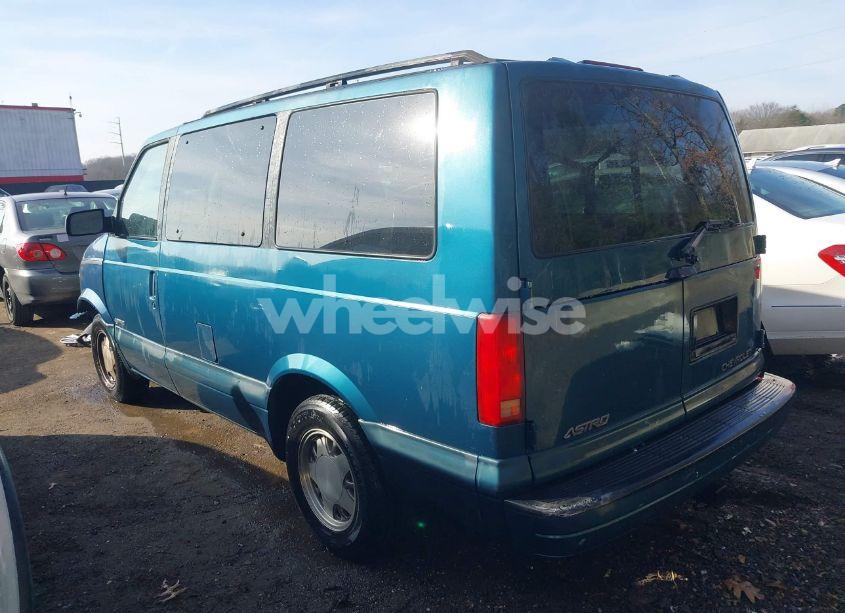 Photo 3 of 2000 Chevrolet Astro (VIN 1GNDM19W8YB118565)