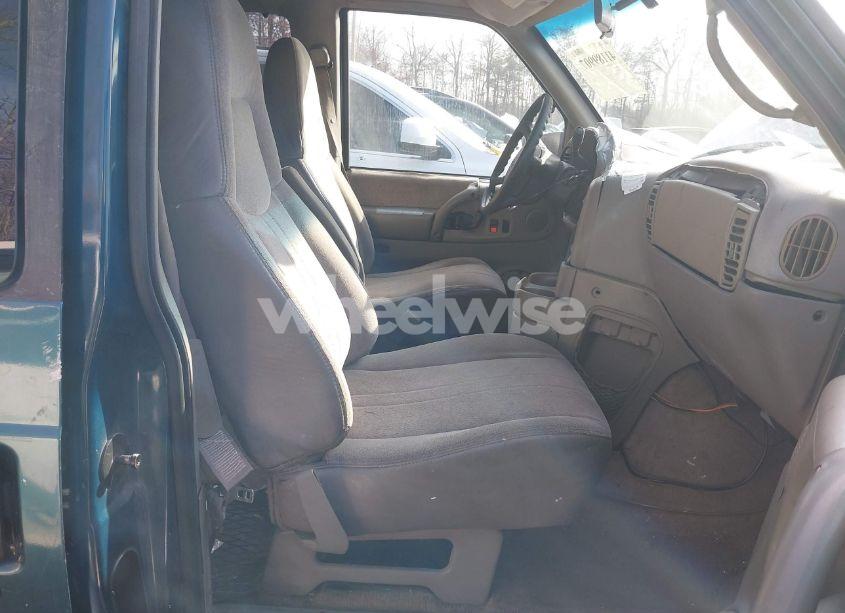 Photo 5 of 2000 Chevrolet Astro (VIN 1GNDM19W8YB118565)