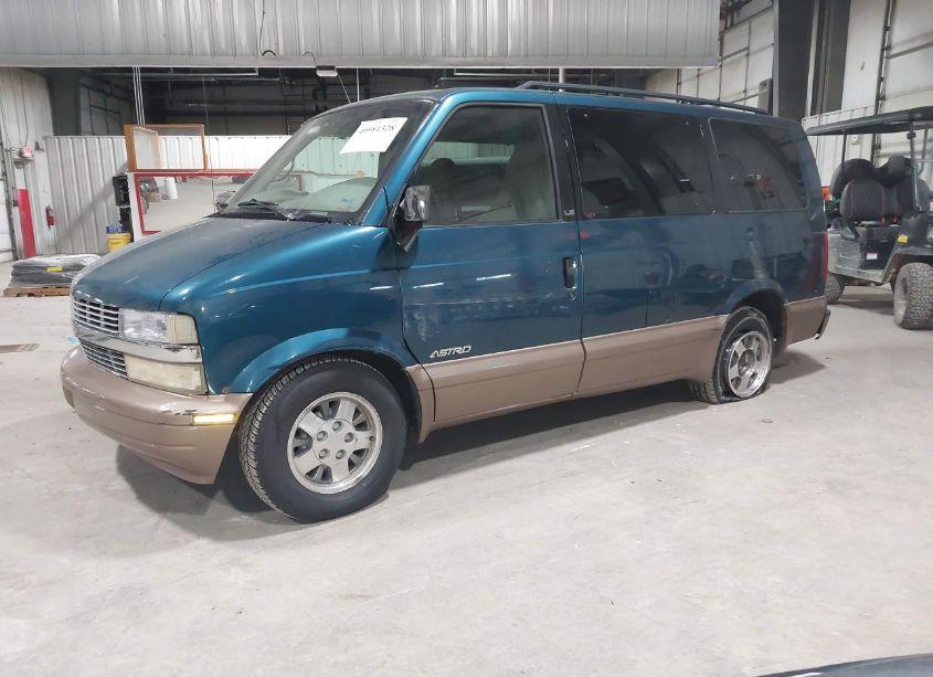 Photo 2 of 1997 Chevrolet Astro LS CMI (VIN 1GNDM19W9VB236040)