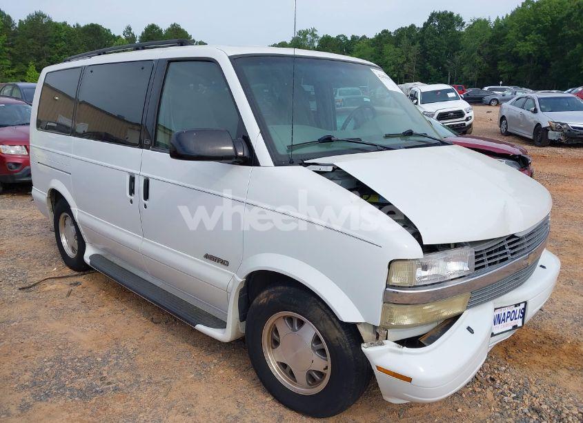 2000 Chevrolet Astro (VIN 1GNDM19WXYB140258) main photo