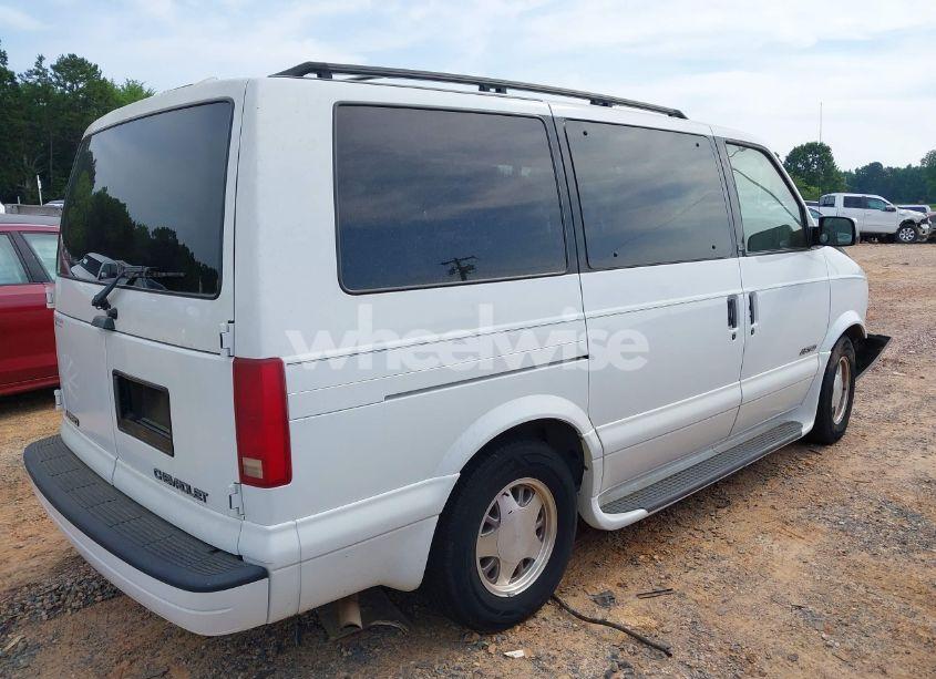Photo 4 of 2000 Chevrolet Astro (VIN 1GNDM19WXYB140258)