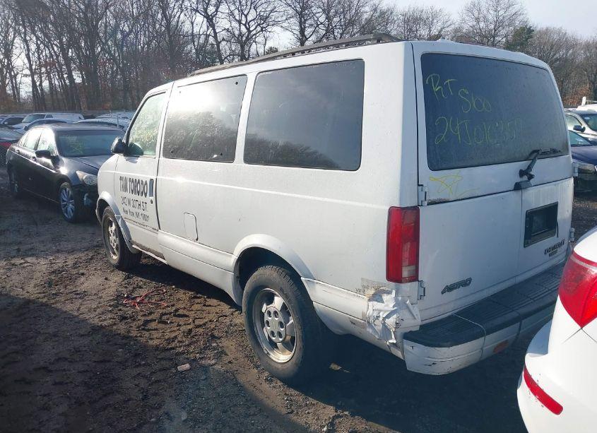 Photo 3 of 2003 Chevrolet Astro (VIN 1GNDM19X03B147981)