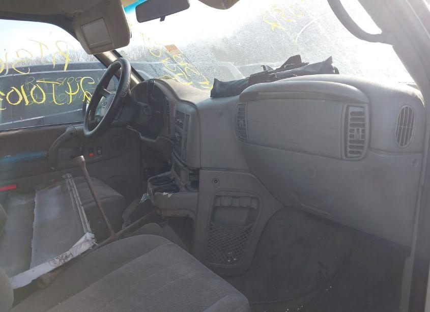 Photo 5 of 2003 Chevrolet Astro (VIN 1GNDM19X03B147981)