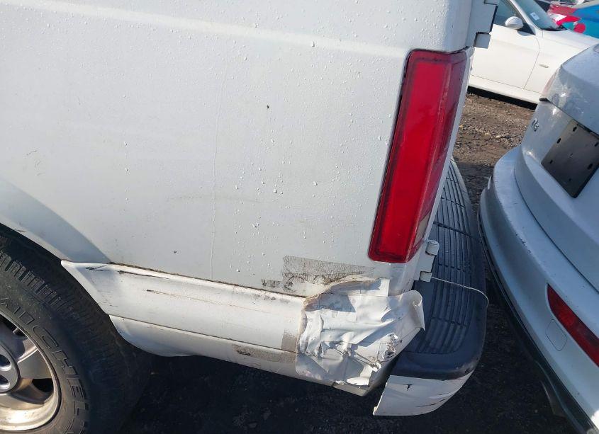 Photo 6 of 2003 Chevrolet Astro (VIN 1GNDM19X03B147981)