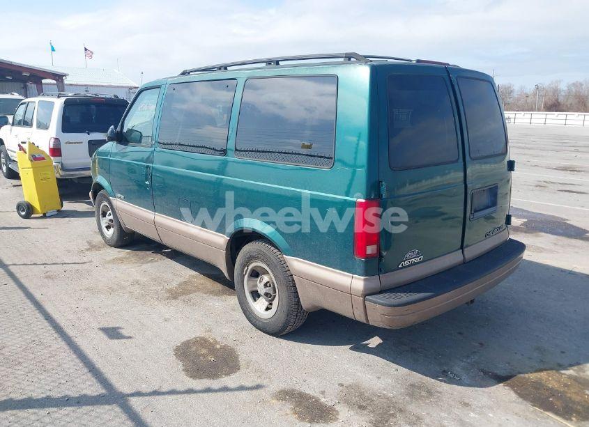 Photo 3 of 2002 Chevrolet Astro LS (VIN 1GNDM19X12B109545)